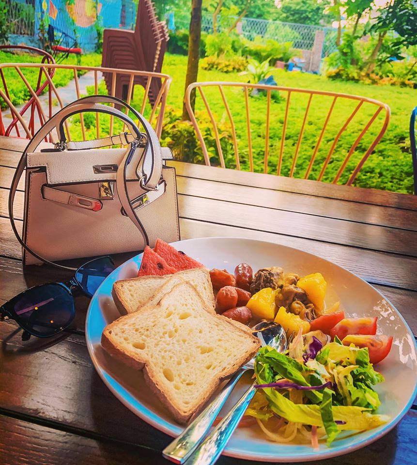 Buffet sáng tại Buffalo Hostel