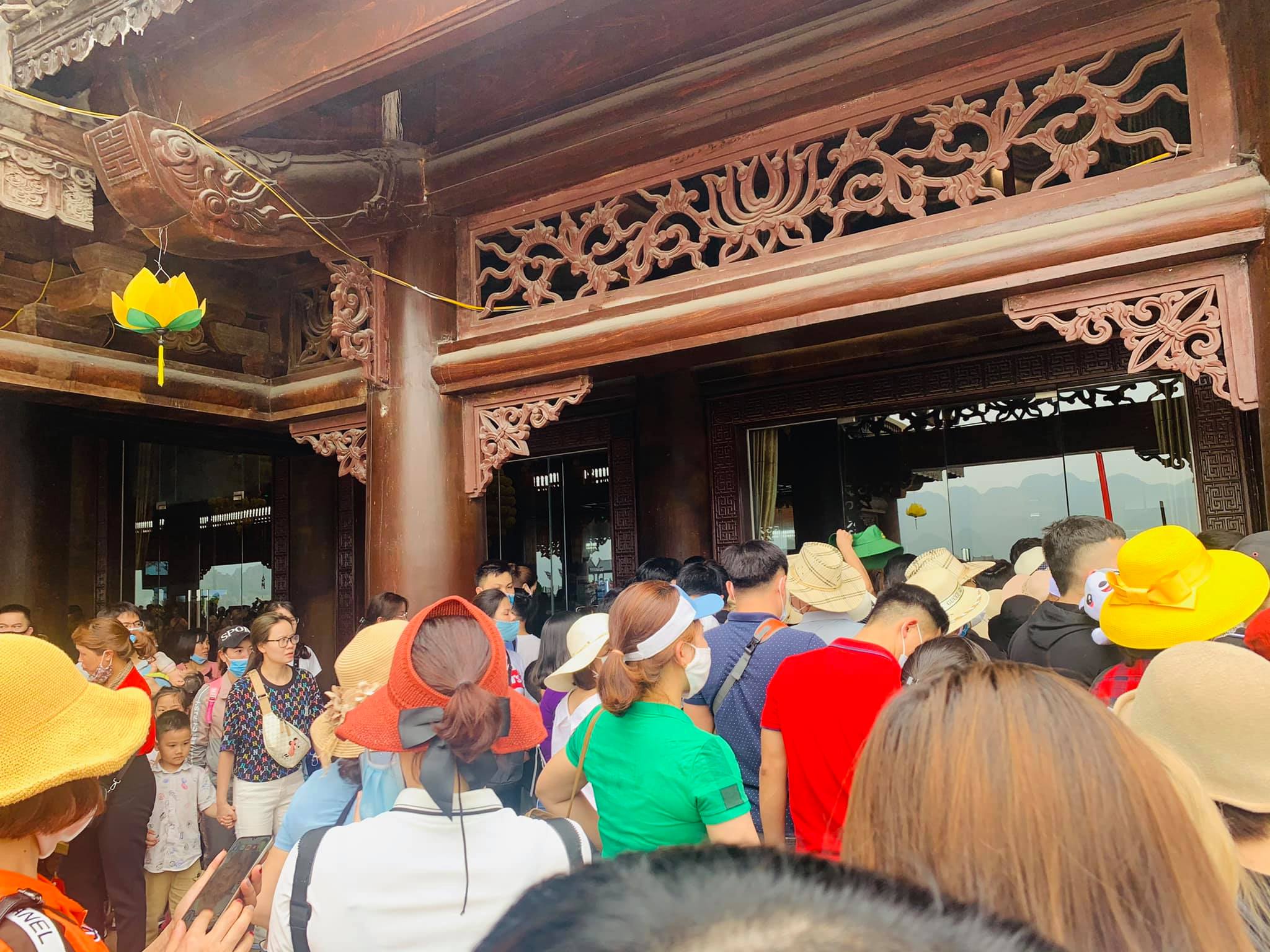 Chờ đợi mua vé