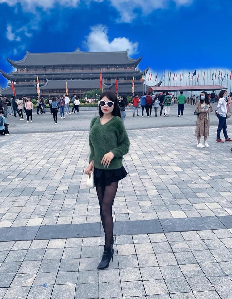 Chụp hình kỷ niệm tại khu tủy đình