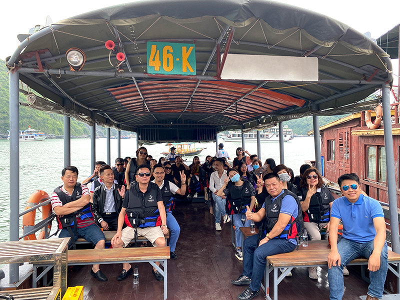 Tour Bắc Ninh Cát Bà tender đưa khách ra du thuyền