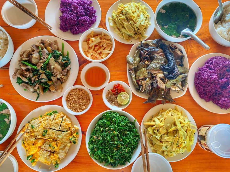 Ăn đặc sản của người dân tộc nơi đây