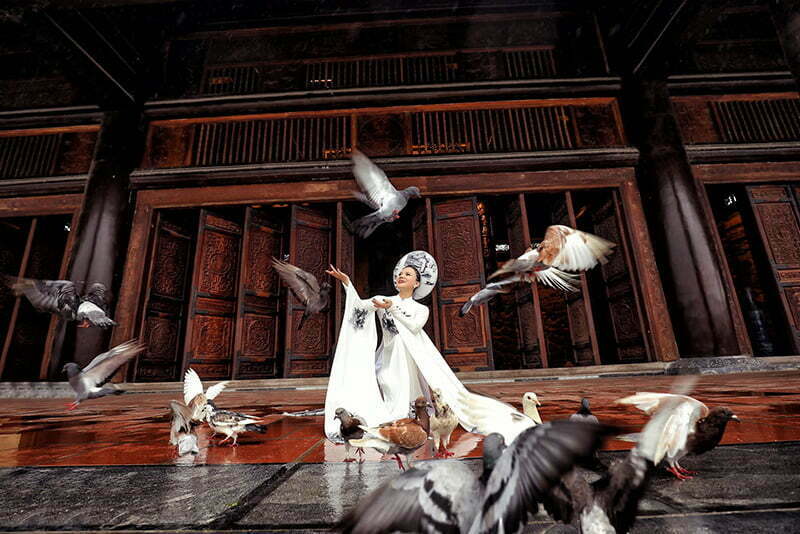 Chụp ảnh cổ trang cùng chim bồ câu Chụp ảnh cổ trang cùng chim bồ câu