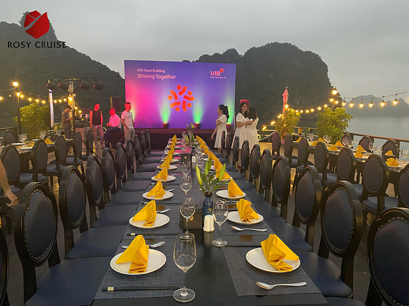 bàn tiệc gala